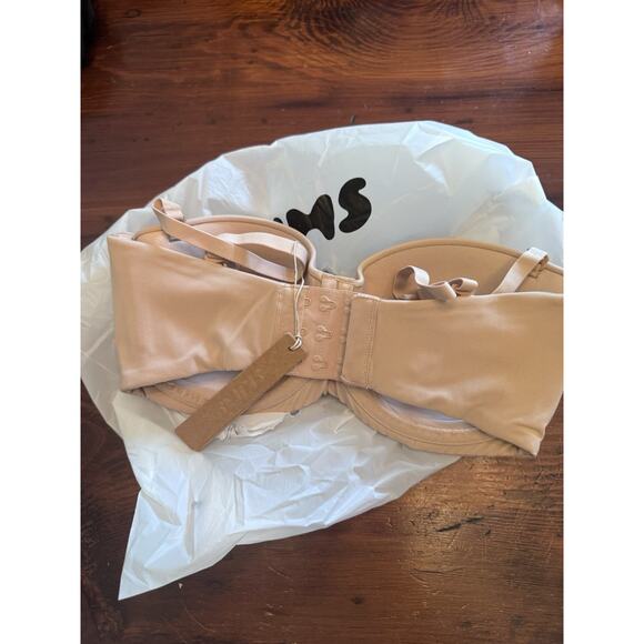 SKIMS Fits Everybody Lightly Lined Underwire Strapless Bra Nude Mica 32D NWT - Picture 4 of 12